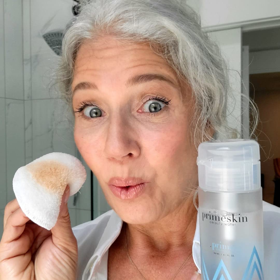 PRIME PROMETICS product removing eye make-up with one gentle swipe benefit