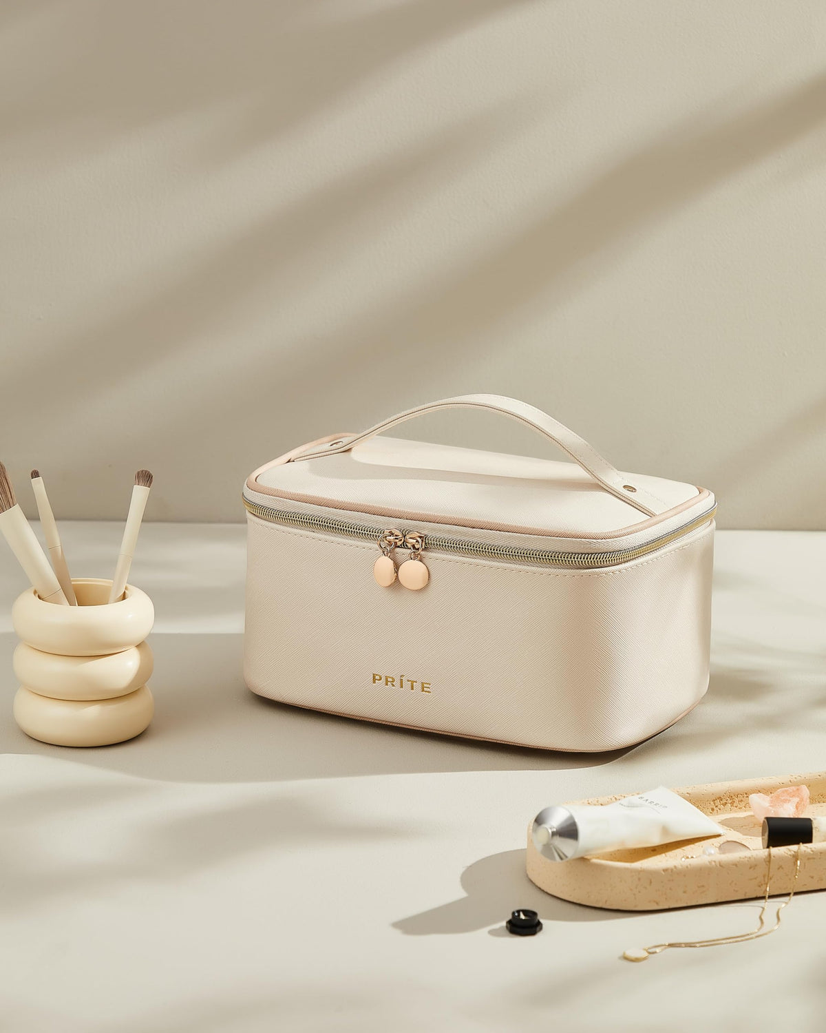 Prite interior with removable divider for customizable organization benefit
