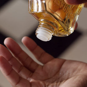Proraso lotion texture close-up highlighting quick absorption and non-greasy finish