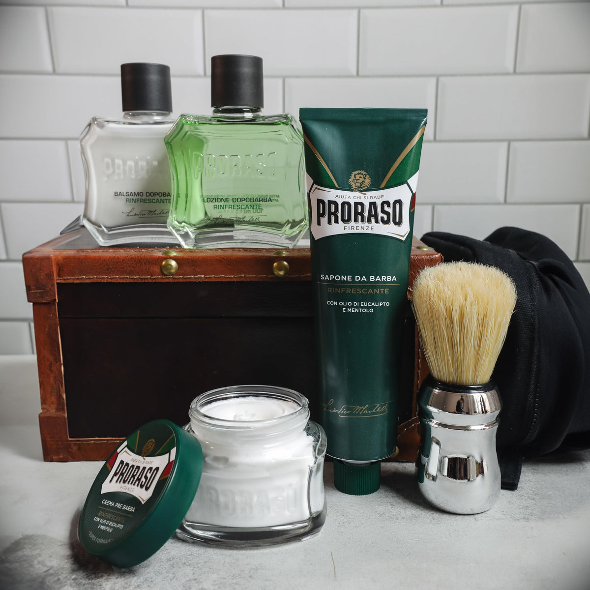 Proraso eucalyptus leaf and menthol crystals, highlighting refreshing natural actives
