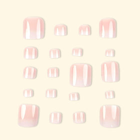 Puyokinm close-up of nail curvature and glossy texture for natural comfortable fit