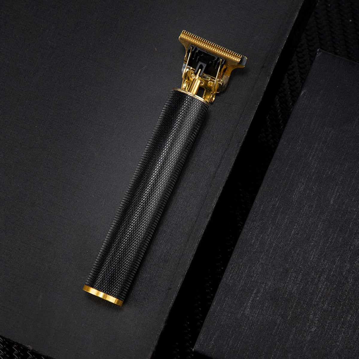 PXLISIE close-up of the T-blade highlighting sharp edges for precise trims