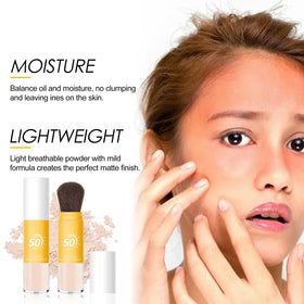 Qawnfy model applying powder to hairline and forehead for sun protection