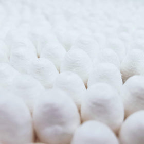 Quanzhou Chenchenchen swab used for precise makeup correction showing gentle, accurate application benefit