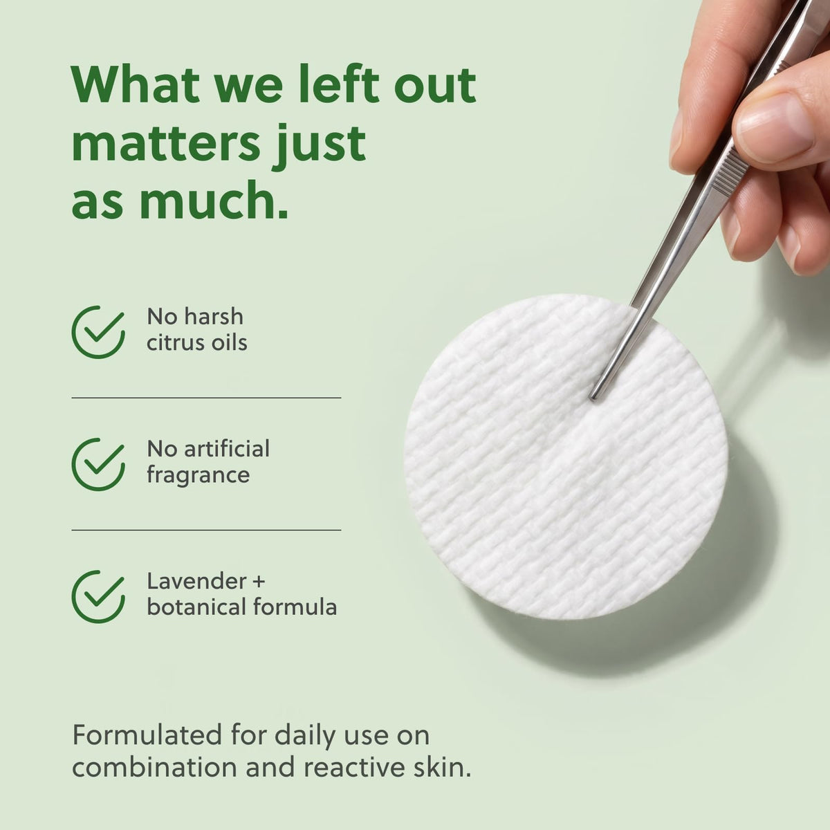 QUIA pad in hand application showing easy two-sided use benefit