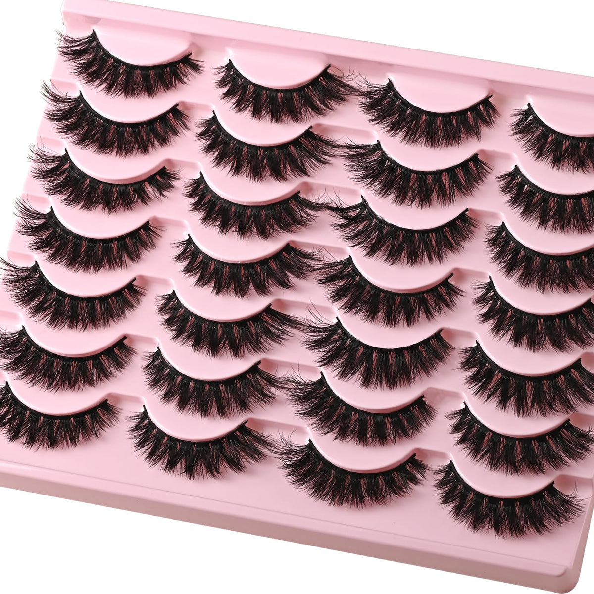 QUNETY lashes applied on eye demonstrating lifted cat-eye effect