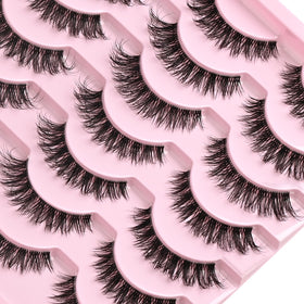QUNETY lashes on model eye demonstrating lifted cat-eye effect