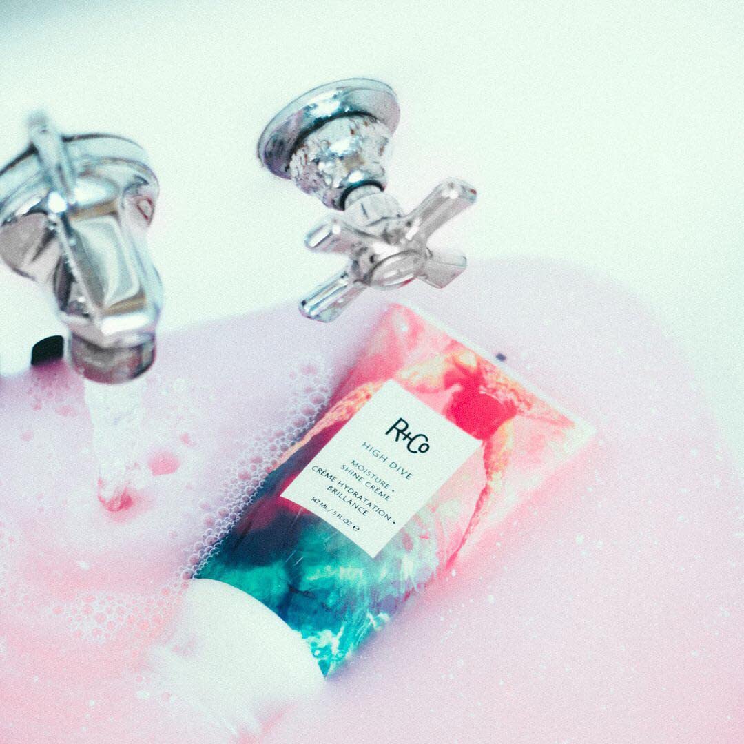 R+Co HIGH DIVE cream on fingers illustrating easy spread and control