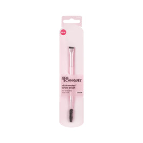 Real Techniques angled liner close-up delivering clean, hair-like strokes