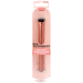 Real Techniques close-up of soft bristles showing smooth blending