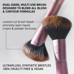 Real Techniques fan head close-up showing fluffy UltraPlush fibers for soft powder diffusion benefit