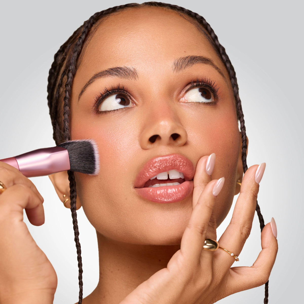 Real Techniques brush in use applying cream contour for seamless blending