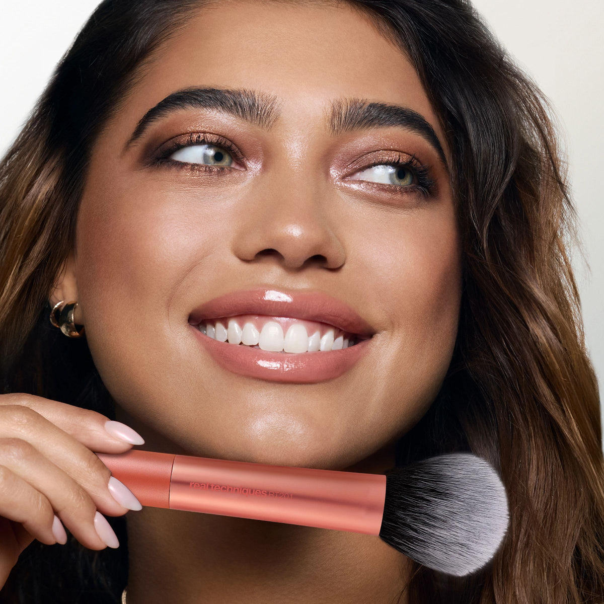 Real Techniques brush on vanity styling shows cruelty-free tool for everyday routines