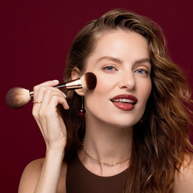 Real Techniques RT 105 blush head detail illustrating soft fibers for seamless blending