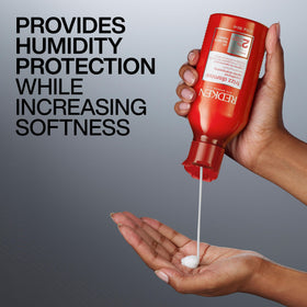 Sustainably sourced babassu oil and Smoothing Complex visuals showing nourishing ingredient benefit