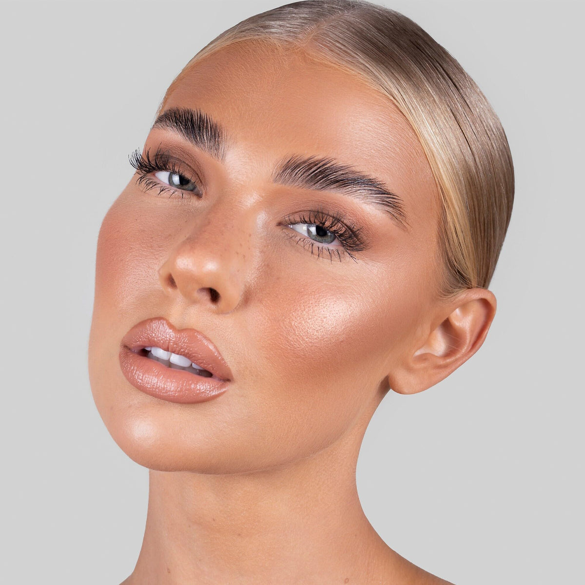 REFY Brow Sculpt gel‑wax texture close up highlighting smooth application benefit