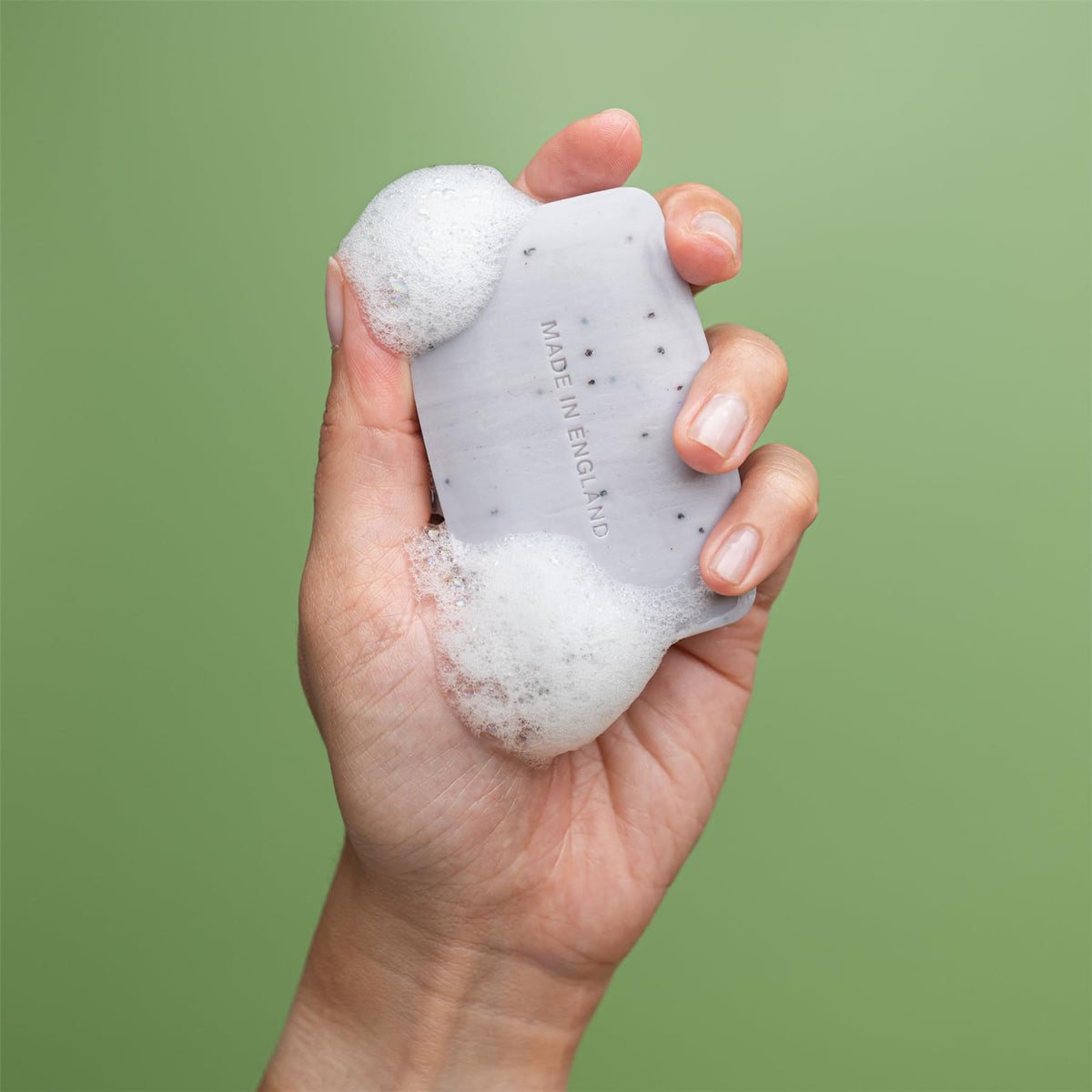 REVITALE ingredient arrangement featuring azelaic acid and niacinamide benefits