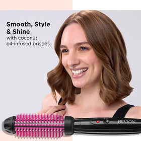 REVLON close-up of flexible silicone bristles that grip hair gently to reduce pulling and frizz