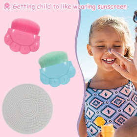 RGQSUN silicone cleaning pad in use, quick hygienic brush cleaning