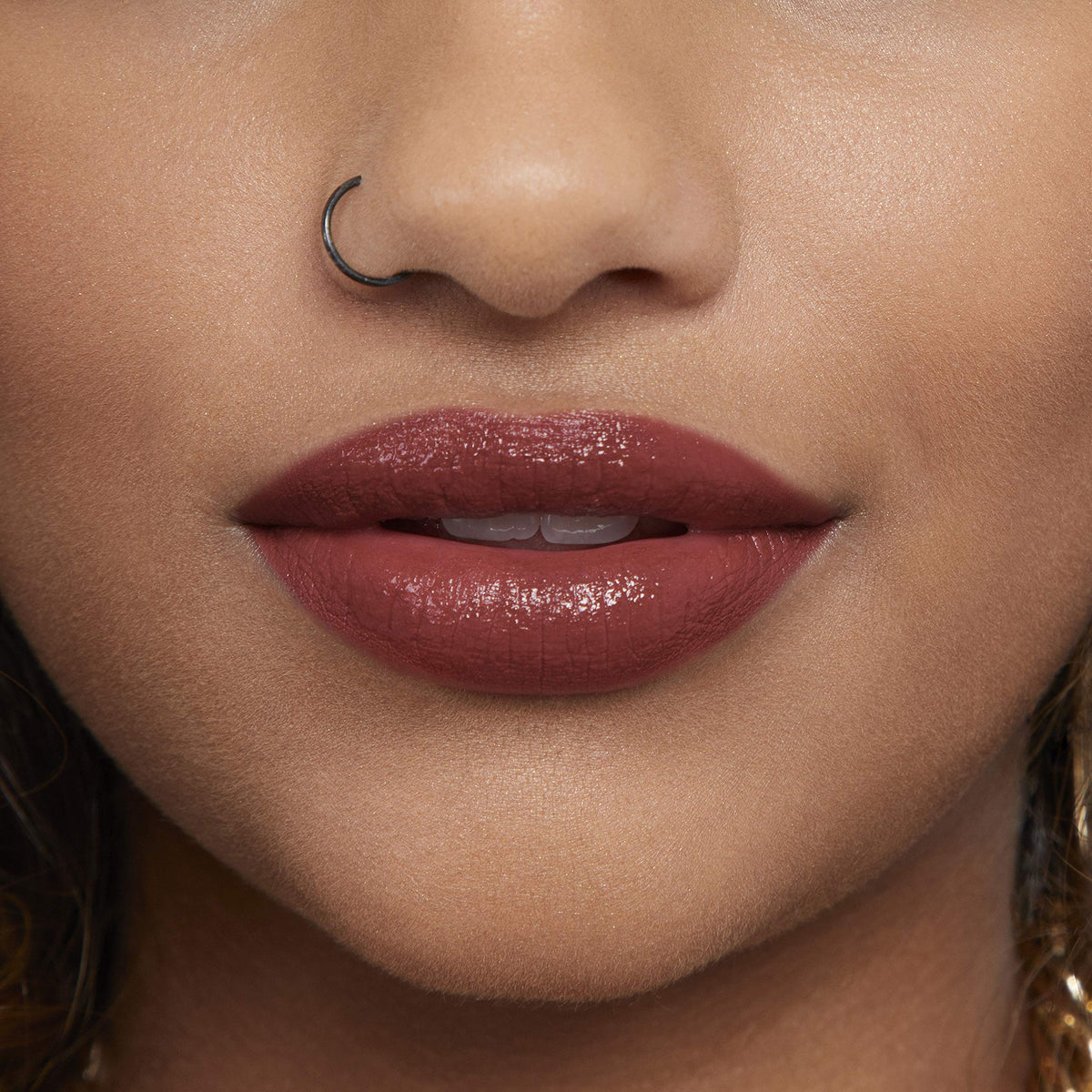 Evening lifestyle shot with Rimmel Provocalips Heart Breaker highlighting photogenic, lasting color benefit