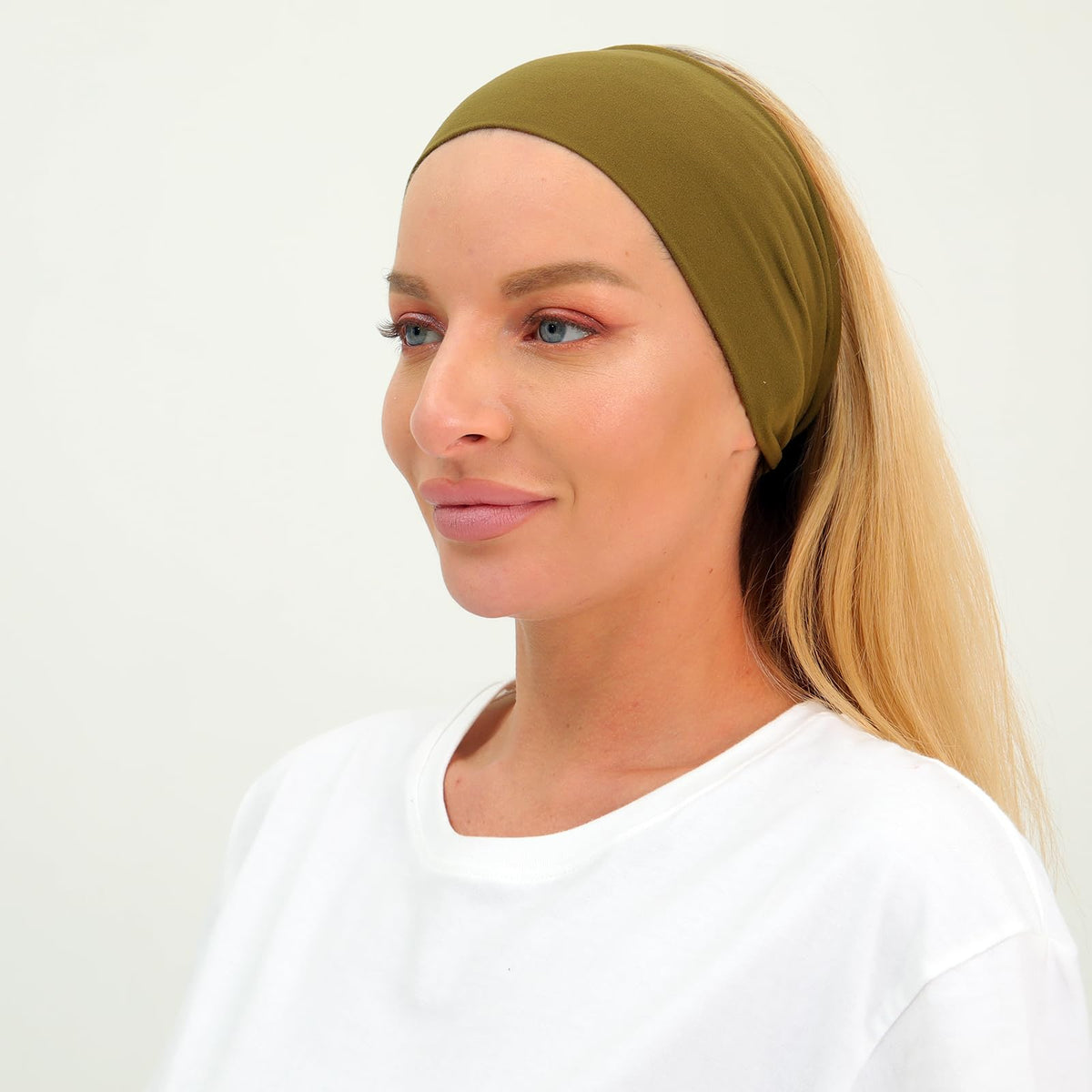 RITOPER worn in a yoga studio demonstrating secure, stylish performance