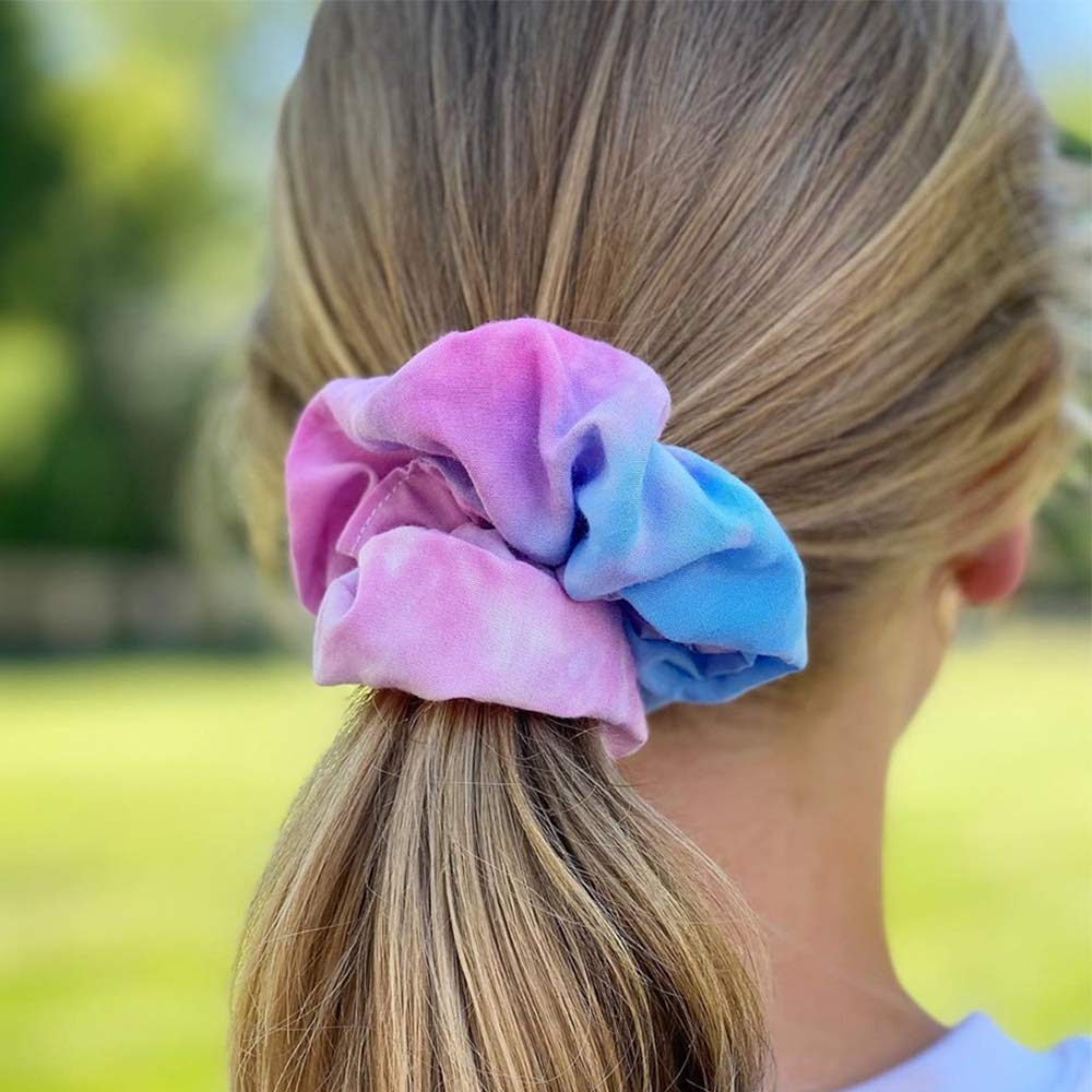RJMBMUP outdoor lifestyle shot with ponytail showing all-day hold and casual style