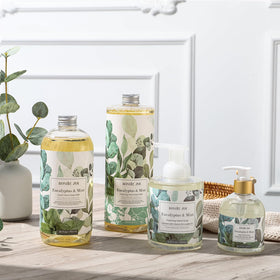 ROMIIE ZOI label close-up displaying fragrance notes and refreshing user experience