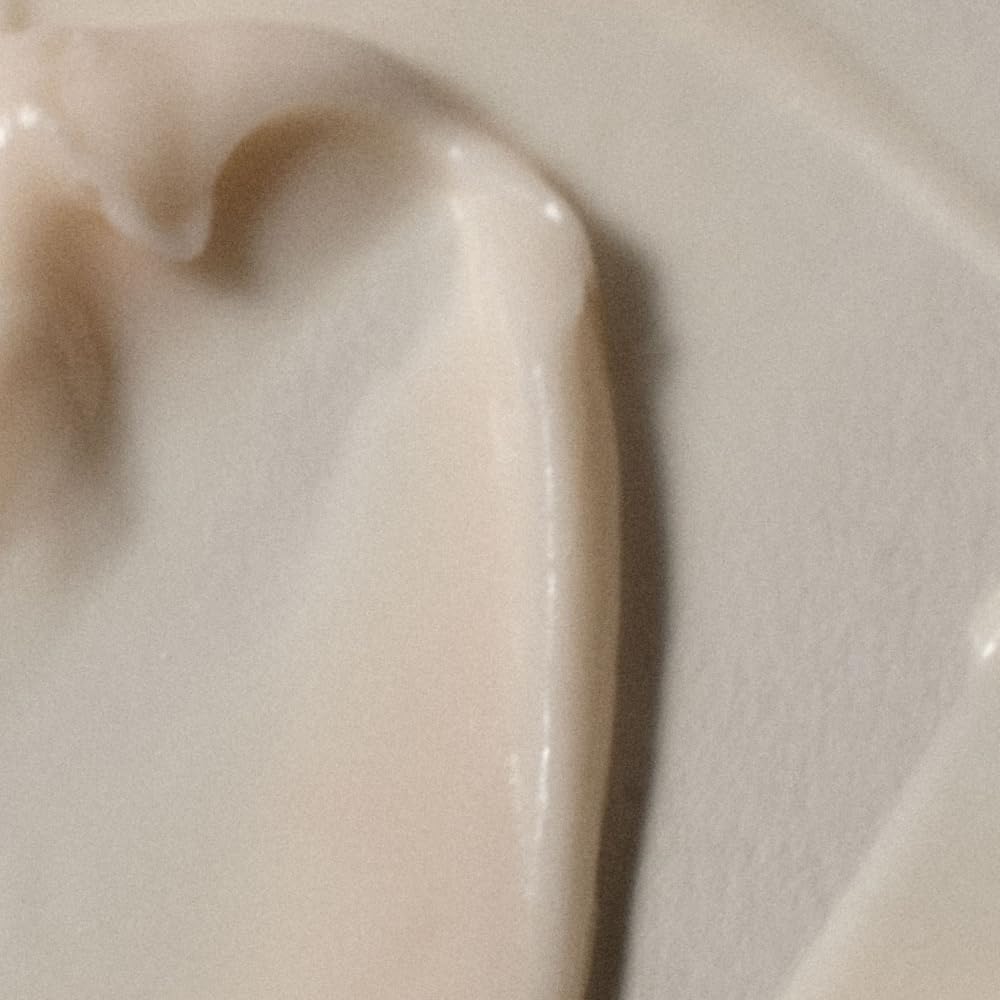 RŌZ creamy conditioner texture close-up showing rich hydration benefit