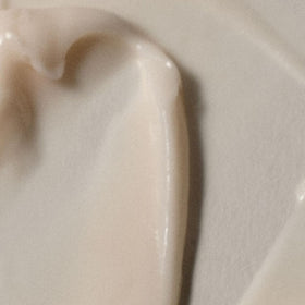 RŌZ creamy conditioner texture close-up showing rich hydration benefit