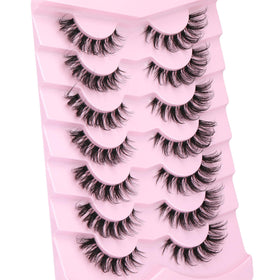 Ruairie outer corner close-up showing wispy flared cat eye effect