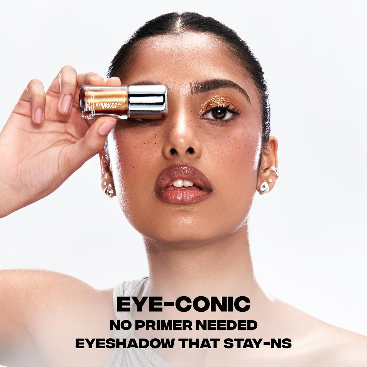 Sacheu STAY-N used as eyeliner demonstrating sharp definition and lasting hold
