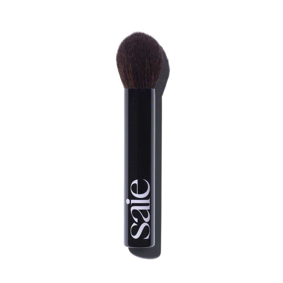 Saie Fluffy Brush front view showing compact handle and fluffy head for travel