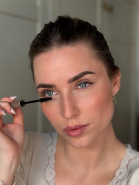 Sandstone Scandinavia mascara worn by model showing natural length and volume