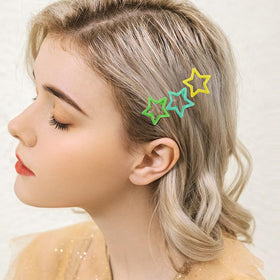 SAOROPEB star clips styled at a festival conveying playful, photo-ready look
