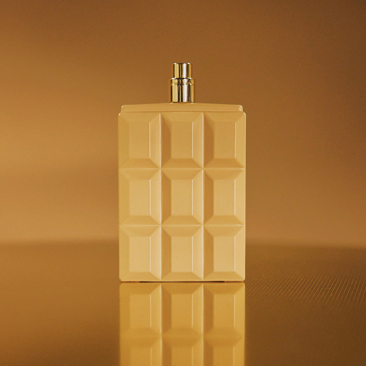 SCENT BEAUTY Sabrina Carpenter held in hand showing portable 1 fl oz size