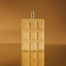 SCENT BEAUTY Sabrina Carpenter held in hand showing portable 1 fl oz size