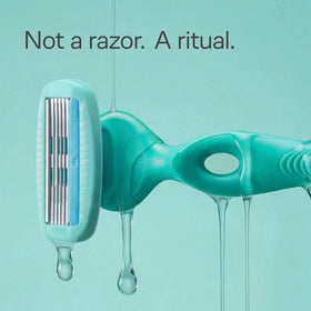 Schick Hydro Silk close-up of five curve-sensing blades demonstrating smooth shave performance