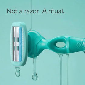 Schick Hydro Silk close-up of five curve-sensing blades demonstrating smoother shaving
