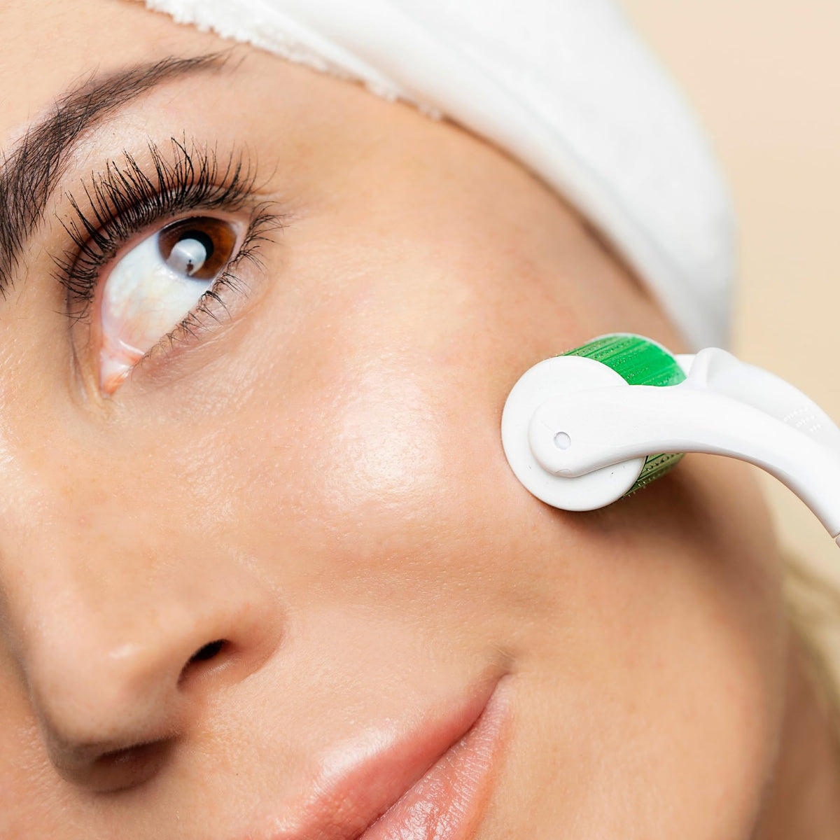 Sdara Skincare needle head close-up showing uniform needles for precise use