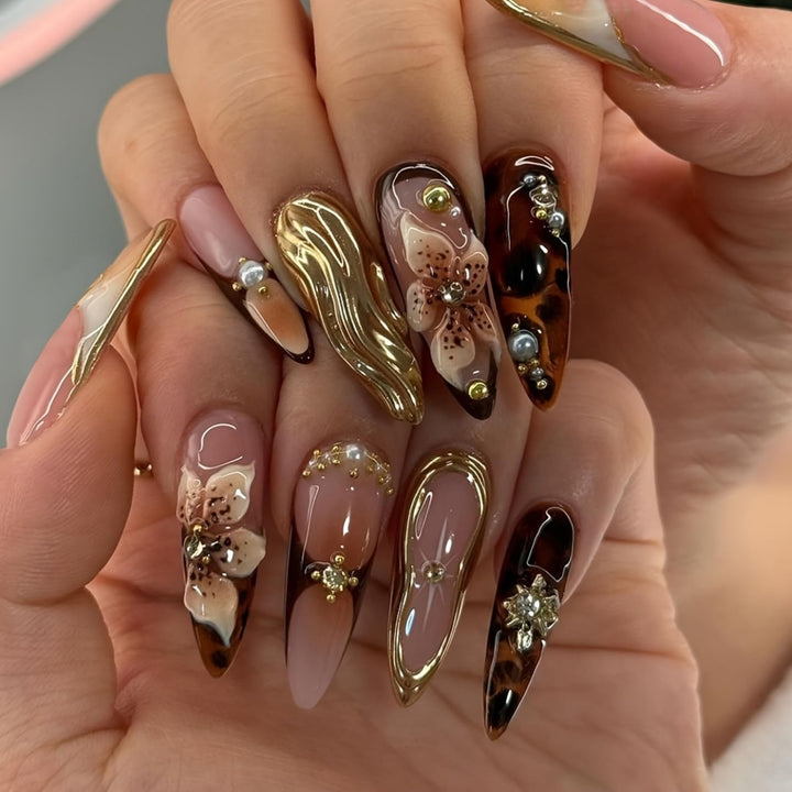 SEENEEY front packaging showing almond brown nails and accessories for quick application