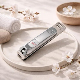 Seki EDGE inside a travel kit lifestyle scene for portable grooming convenience