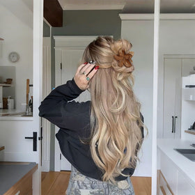 SEMATA clip securing a half-up hairstyle for tidy stylish hold