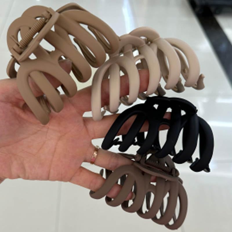 Seneeel set of four natural color clips showing coordinated styling options
