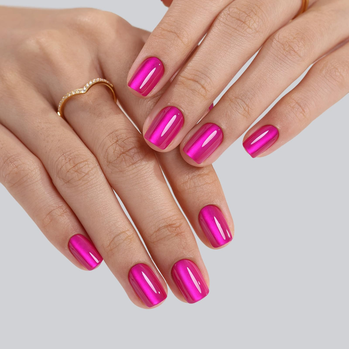 ShangMeng nails compared to natural nail scale showing accurate sizing