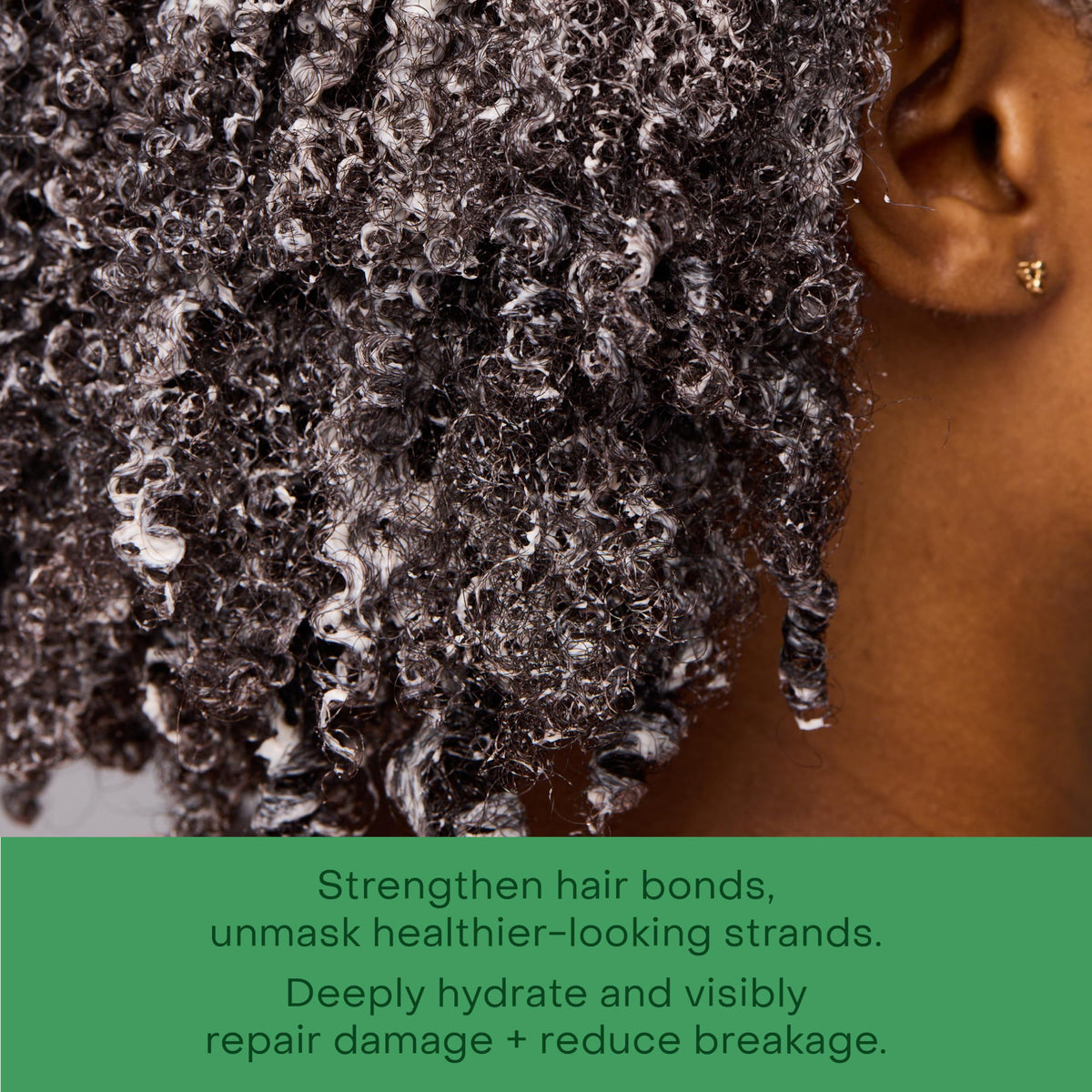 SheaMoisture applying masque to wet hair to reduce breakage