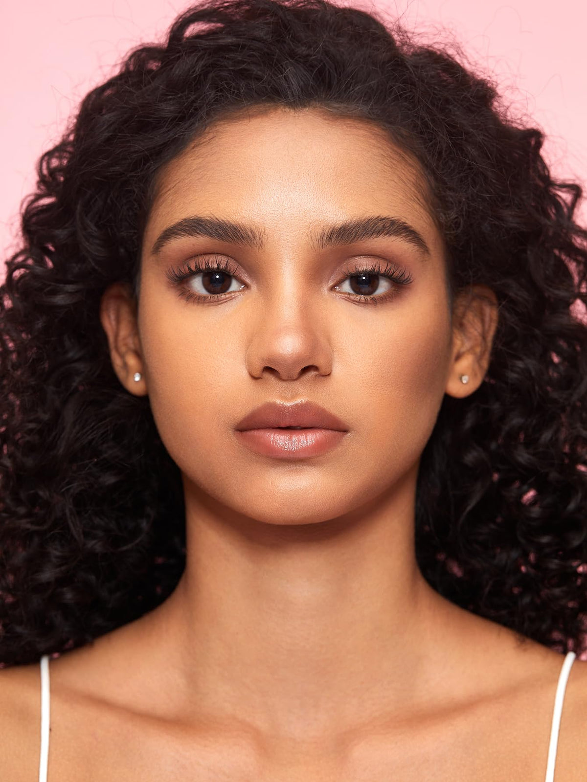 SHEGLAM Fine Line contour tip close-up for precise sculpting benefit