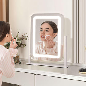 Shinerva mirror in cool mode showing true-color makeup checking benefit