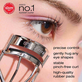shu uemura open close-up on silicone pad protecting lashes comfortably