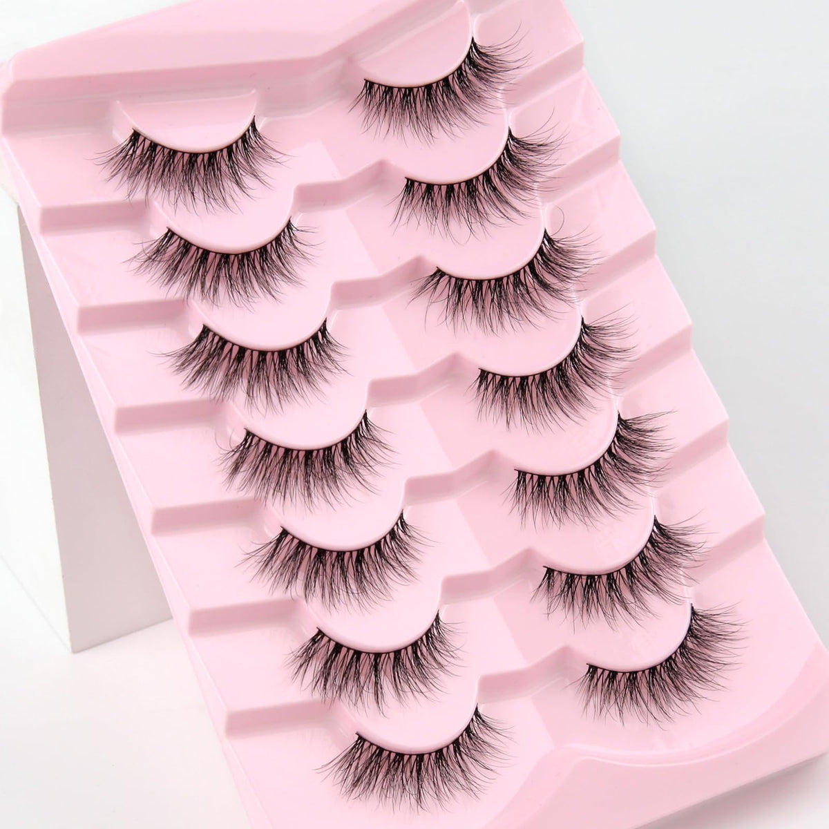 Siligli lashes with glue and applicator demonstrating easy application