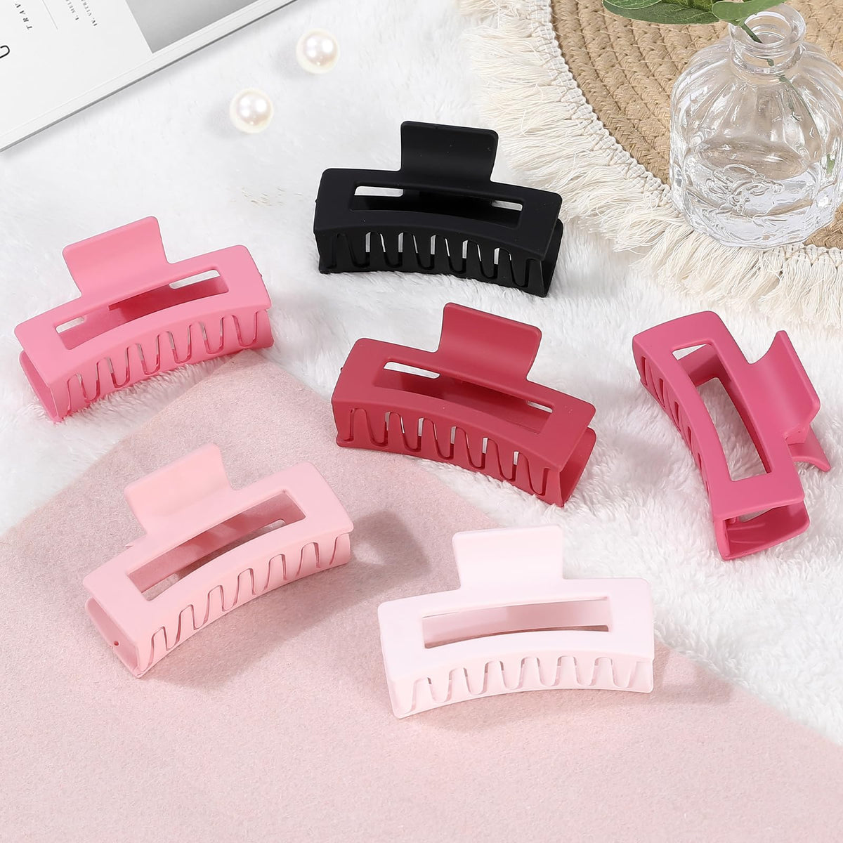 Sisiaipu clip open showing metal spring and durable jaw for strong grip
